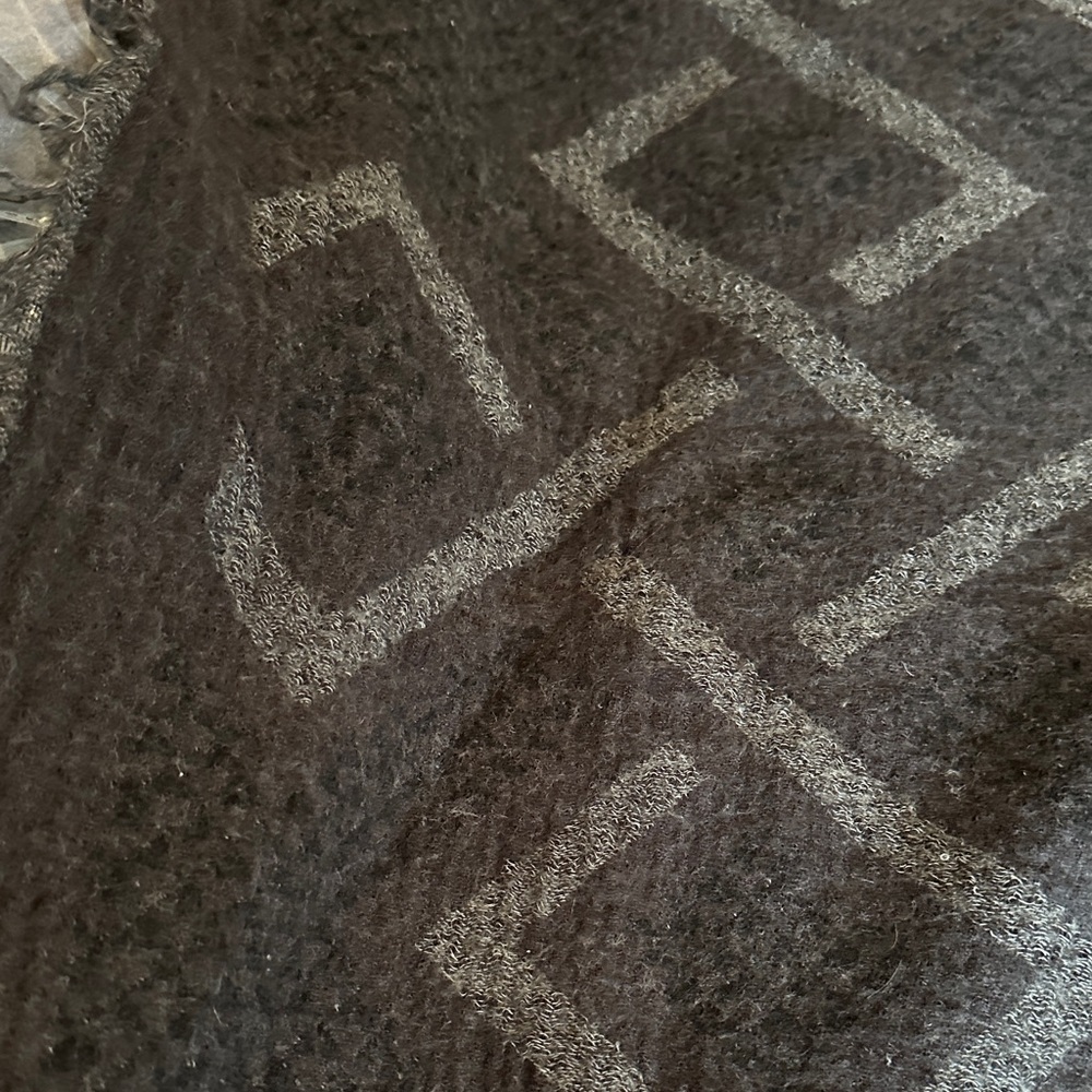 ***Wilfred Black Geometric Blanket scarf - Picture 6 of 9
